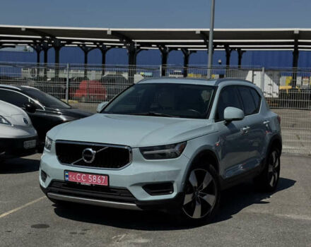 Сірий Вольво XC40, об'ємом двигуна 2 л та пробігом 107 тис. км за 21900 $, фото 1 на Automoto.ua