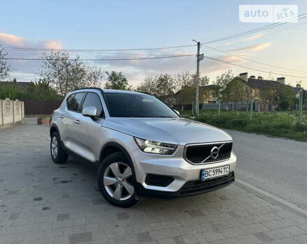 Серый Вольво XC40, объемом двигателя 2 л и пробегом 108 тыс. км за 27700 $, фото 1 на Automoto.ua