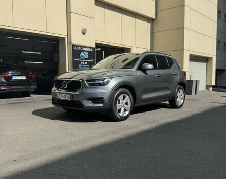 Серый Вольво XC40, объемом двигателя 2 л и пробегом 46 тыс. км за 31500 $, фото 1 на Automoto.ua