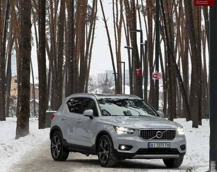 Серый Вольво XC40, объемом двигателя 1.97 л и пробегом 92 тыс. км за 28300 $, фото 1 на Automoto.ua