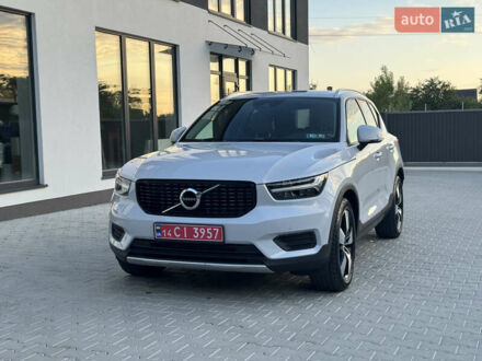 Вольво XC40 2019 в Самборе на Automoto.ua Серый Вольво XC40, объемом двигателя 1.97 л и пробегом 93 тыс. км за 23700 $, фото 1 на Automoto.ua