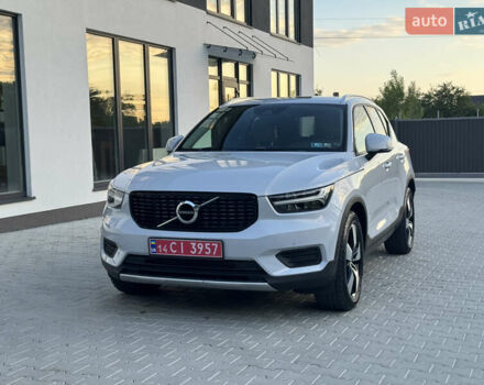 Сірий Вольво XC40, об'ємом двигуна 1.97 л та пробігом 93 тис. км за 21000 $, фото 1 на Automoto.ua