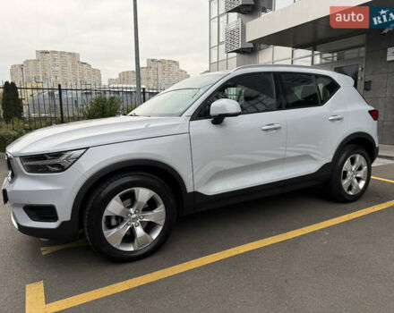 Серый Вольво XC40, объемом двигателя 1.48 л и пробегом 50 тыс. км за 33500 $, фото 1 на Automoto.ua