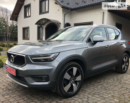 Сірий Вольво XC40, об'ємом двигуна 2 л та пробігом 220 тис. км за 25000 $, фото 1 на Automoto.ua