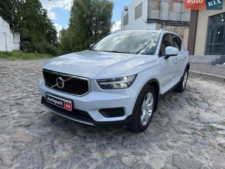 Серый Вольво XC40, объемом двигателя 2 л и пробегом 80 тыс. км за 28990 $, фото 1 на Automoto.ua