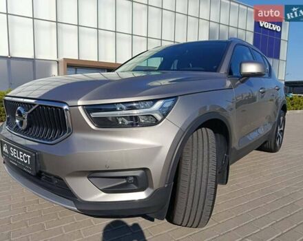 Серый Вольво XC40, объемом двигателя 1.97 л и пробегом 61 тыс. км за 35700 $, фото 1 на Automoto.ua
