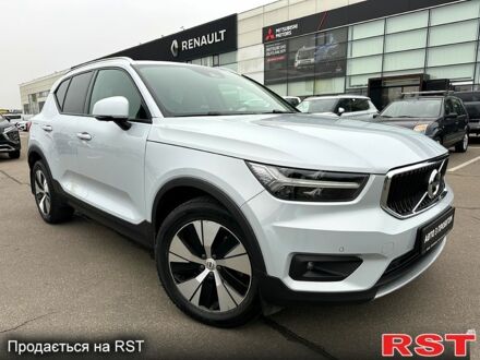 Серый Вольво XC40, объемом двигателя 2 л и пробегом 100 тыс. км за 29900 $, фото 1 на Automoto.ua