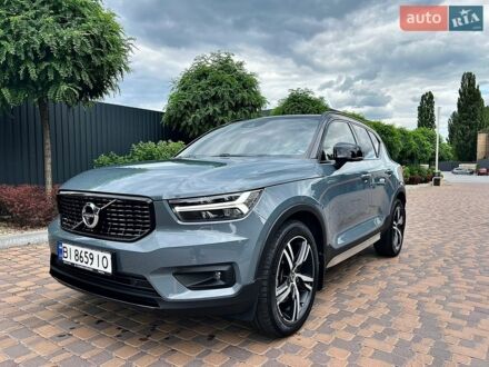 Серый Вольво XC40, объемом двигателя 1.97 л и пробегом 57 тыс. км за 28800 $, фото 1 на Automoto.ua