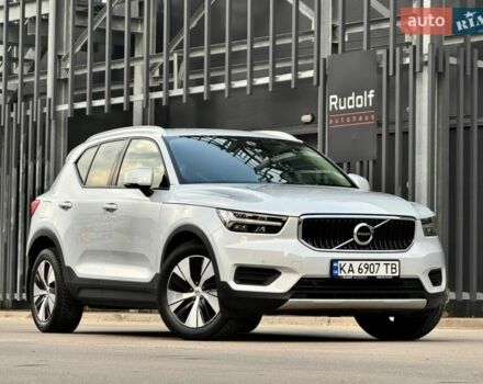 Серый Вольво XC40, объемом двигателя 2 л и пробегом 98 тыс. км за 31500 $, фото 1 на Automoto.ua