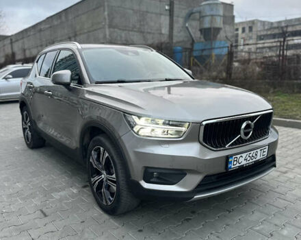 Серый Вольво XC40, объемом двигателя 1.48 л и пробегом 28 тыс. км за 35500 $, фото 1 на Automoto.ua