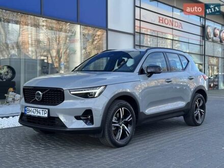Серый Вольво XC40, объемом двигателя 1.97 л и пробегом 3 тыс. км за 43468 $, фото 1 на Automoto.ua