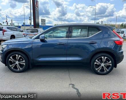 Синій Вольво XC40, об'ємом двигуна 2 л та пробігом 257 тис. км за 24900 $, фото 3 на Automoto.ua