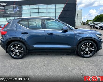 Синій Вольво XC40, об'ємом двигуна 2 л та пробігом 257 тис. км за 24900 $, фото 7 на Automoto.ua