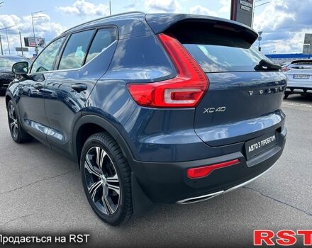 Синій Вольво XC40, об'ємом двигуна 2 л та пробігом 257 тис. км за 24900 $, фото 4 на Automoto.ua