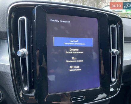 Синій Вольво XC40, об'ємом двигуна 1.97 л та пробігом 71 тис. км за 23800 $, фото 28 на Automoto.ua