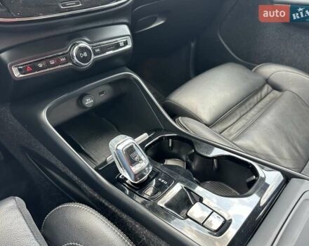 Синій Вольво XC40, об'ємом двигуна 1.97 л та пробігом 257 тис. км за 24900 $, фото 23 на Automoto.ua