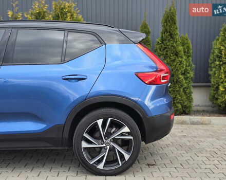 Синий Вольво XC40, объемом двигателя 2 л и пробегом 136 тыс. км за 21900 $, фото 2 на Automoto.ua