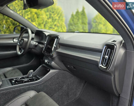 Синий Вольво XC40, объемом двигателя 2 л и пробегом 136 тыс. км за 21900 $, фото 24 на Automoto.ua