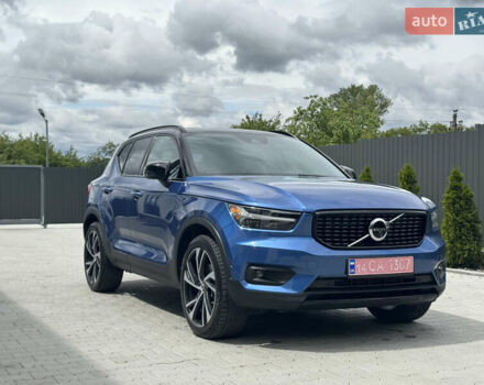 Синий Вольво XC40, объемом двигателя 1.97 л и пробегом 98 тыс. км за 25999 $, фото 2 на Automoto.ua
