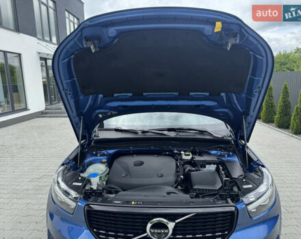 Синий Вольво XC40, объемом двигателя 1.97 л и пробегом 98 тыс. км за 25999 $, фото 27 на Automoto.ua