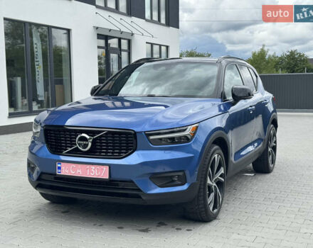 Синий Вольво XC40, объемом двигателя 1.97 л и пробегом 98 тыс. км за 25999 $, фото 1 на Automoto.ua