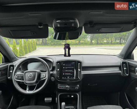 Синий Вольво XC40, объемом двигателя 1.97 л и пробегом 98 тыс. км за 25999 $, фото 43 на Automoto.ua