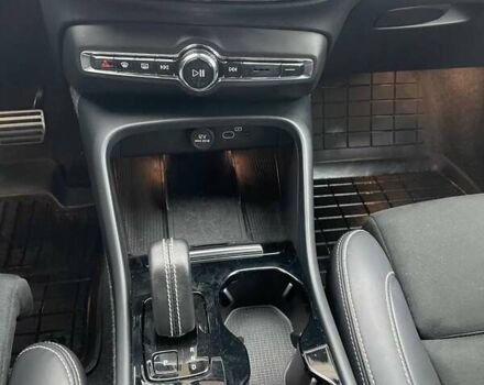Синий Вольво XC40, объемом двигателя 0 л и пробегом 46 тыс. км за 30300 $, фото 38 на Automoto.ua