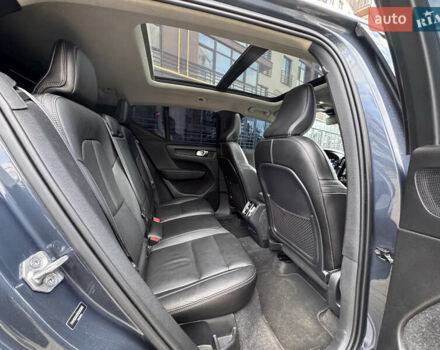 Синий Вольво XC40, объемом двигателя 2 л и пробегом 61 тыс. км за 29950 $, фото 13 на Automoto.ua
