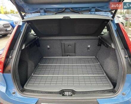 Вольво XC40 2023 в Киеве на Automoto.ua Синий Вольво XC40, объемом двигателя 0 л и пробегом 29 тыс. км за 35462 $, фото 10 на Automoto.ua