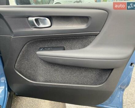 Вольво XC40 2023 в Киеве на Automoto.ua Синий Вольво XC40, объемом двигателя 0 л и пробегом 29 тыс. км за 35462 $, фото 14 на Automoto.ua