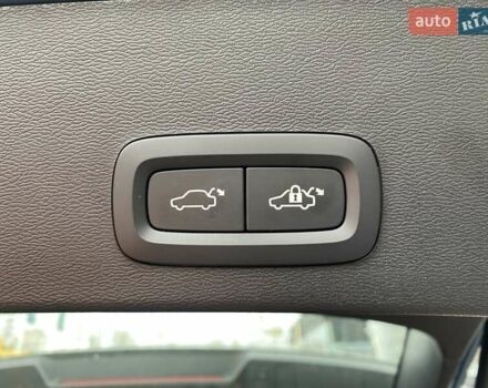 Вольво XC40 2023 в Киеве на Automoto.ua Синий Вольво XC40, объемом двигателя 0 л и пробегом 29 тыс. км за 35462 $, фото 11 на Automoto.ua