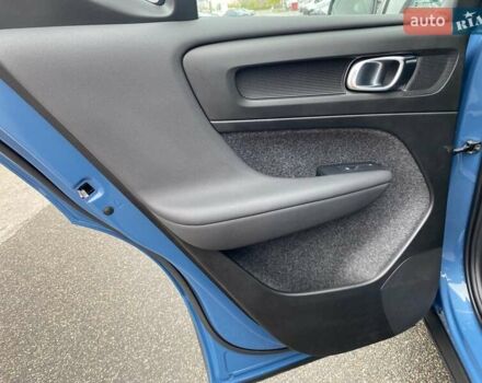 Вольво XC40 2023 в Киеве на Automoto.ua Синий Вольво XC40, объемом двигателя 0 л и пробегом 29 тыс. км за 35462 $, фото 9 на Automoto.ua