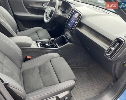 Вольво XC40 2023 в Киеве на Automoto.ua Синий Вольво XC40, объемом двигателя 0 л и пробегом 29 тыс. км за 35462 $, фото 18 на Automoto.ua