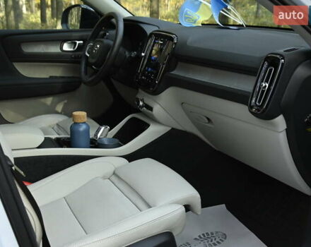 Синій Вольво XC40, об'ємом двигуна 1.97 л та пробігом 10 тис. км за 45349 $, фото 70 на Automoto.ua