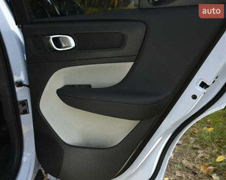 Синий Вольво XC40, объемом двигателя 1.97 л и пробегом 10 тыс. км за 45400 $, фото 55 на Automoto.ua