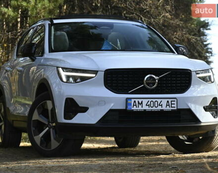 Синій Вольво XC40, об'ємом двигуна 1.97 л та пробігом 10 тис. км за 45349 $, фото 2 на Automoto.ua