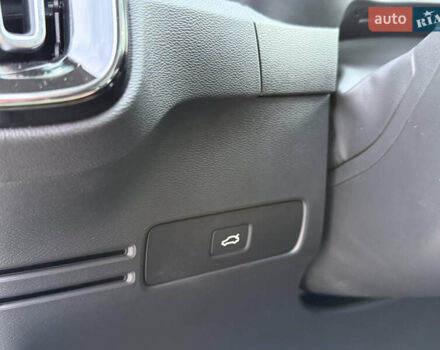 Синий Вольво XC40, объемом двигателя 1.97 л и пробегом 7 тыс. км за 36000 $, фото 61 на Automoto.ua