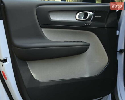 Синий Вольво XC40, объемом двигателя 1.97 л и пробегом 10 тыс. км за 45400 $, фото 31 на Automoto.ua