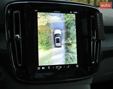 Синий Вольво XC40, объемом двигателя 1.97 л и пробегом 10 тыс. км за 45400 $, фото 46 на Automoto.ua