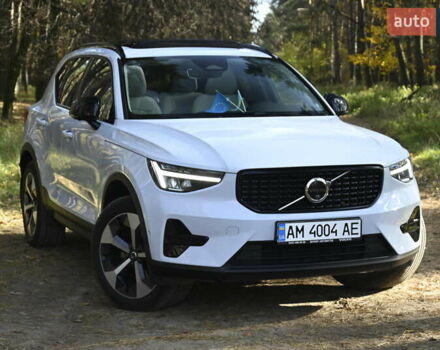 Синій Вольво XC40, об'ємом двигуна 1.97 л та пробігом 10 тис. км за 45349 $, фото 4 на Automoto.ua