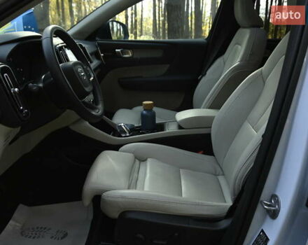 Синій Вольво XC40, об'ємом двигуна 1.97 л та пробігом 10 тис. км за 45349 $, фото 37 на Automoto.ua