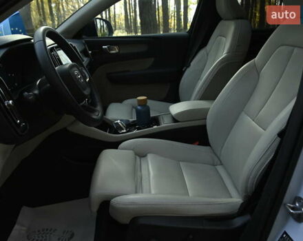 Синій Вольво XC40, об'ємом двигуна 1.97 л та пробігом 10 тис. км за 45349 $, фото 38 на Automoto.ua
