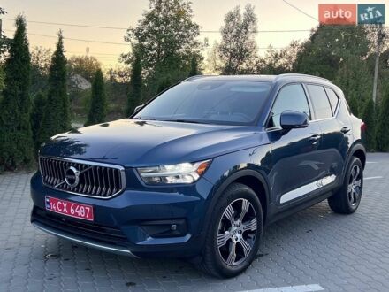 Синий Вольво XC40, объемом двигателя 2 л и пробегом 81 тыс. км за 20900 $, фото 1 на Automoto.ua