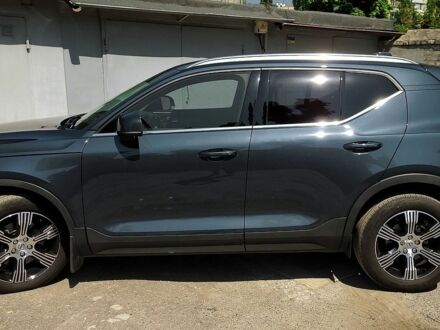 Синий Вольво XC40, объемом двигателя 1.97 л и пробегом 71 тыс. км за 32600 $, фото 1 на Automoto.ua