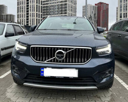 Синий Вольво XC40, объемом двигателя 2 л и пробегом 52 тыс. км за 42000 $, фото 1 на Automoto.ua