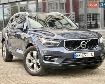 Синий Вольво XC40, объемом двигателя 2 л и пробегом 61 тыс. км за 29950 $, фото 1 на Automoto.ua