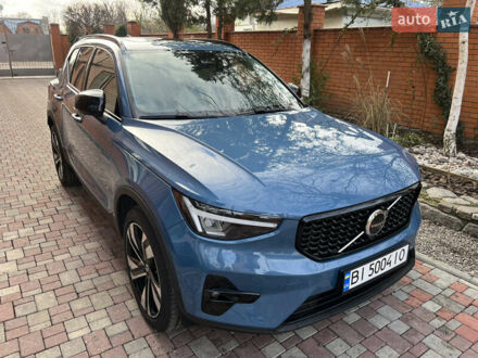 Синий Вольво XC40, объемом двигателя 1.97 л и пробегом 17 тыс. км за 29000 $, фото 1 на Automoto.ua