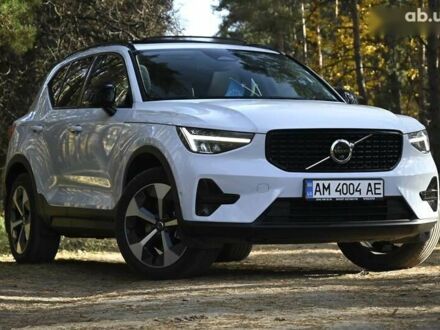 Синий Вольво XC40, объемом двигателя 2 л и пробегом 10 тыс. км за 42385 $, фото 1 на Automoto.ua