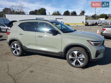 Вольво XC40 2024 в Киеве на Automoto.ua Зеленый Вольво XC40, объемом двигателя 1.97 л и пробегом 5 тыс. км за 14500 $, фото 1 на Automoto.ua