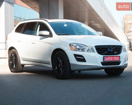 Белый Вольво ХС60, объемом двигателя 2.4 л и пробегом 215 тыс. км за 15200 $, фото 1 на Automoto.ua